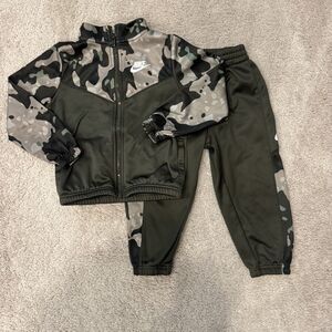 Nike Toddler Boys 2Pc Jogger Set Olive Green Camo Outfit Set 4T